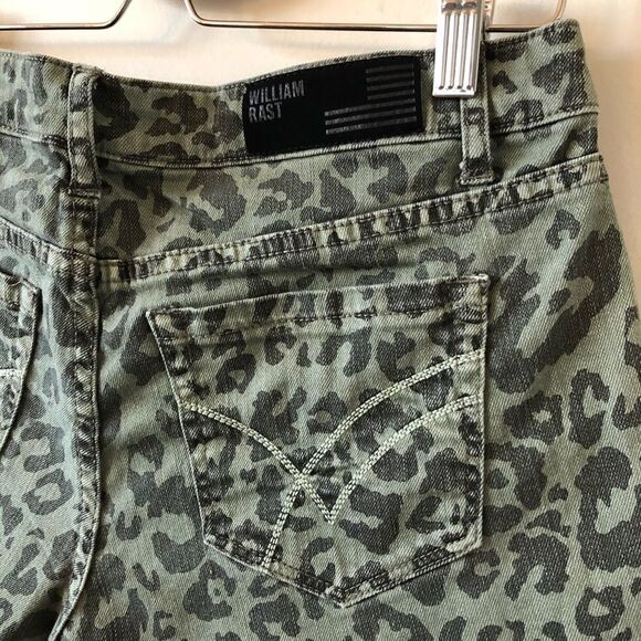 WILLIAM Rast Green Cheetah Raw Hem Short - Picture 8 of 10